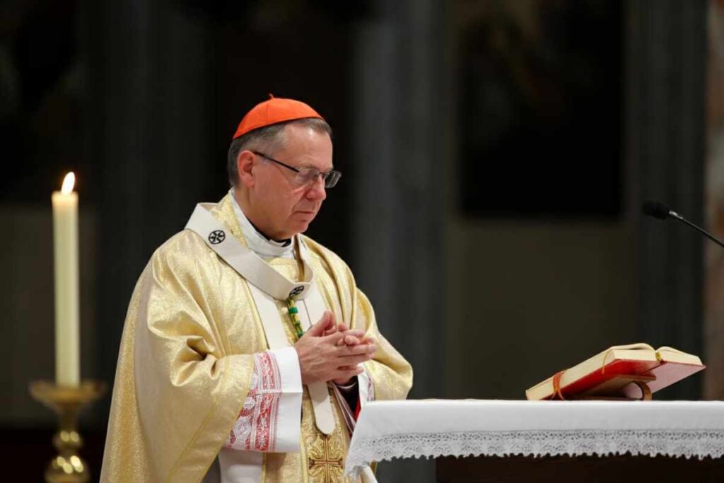 cardinale_che_fa_messa-incrocinews.it