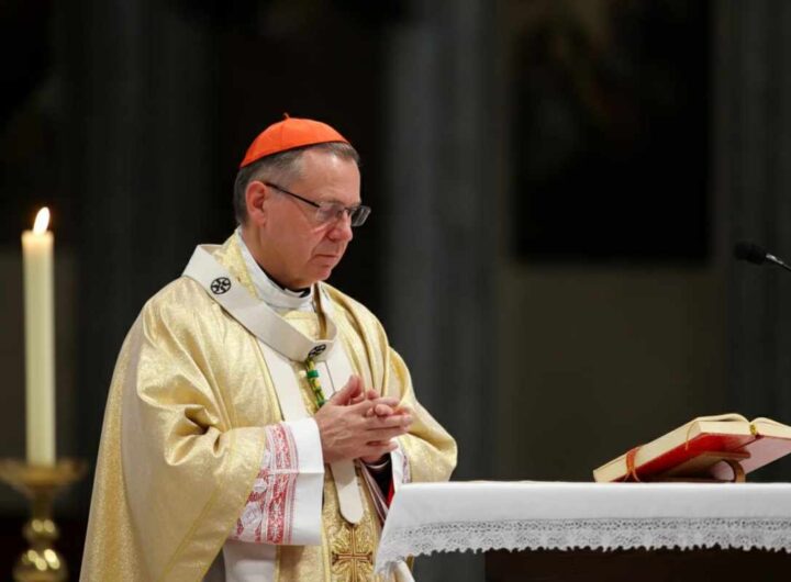 cardinale_che_fa_messa-incrocinews.it