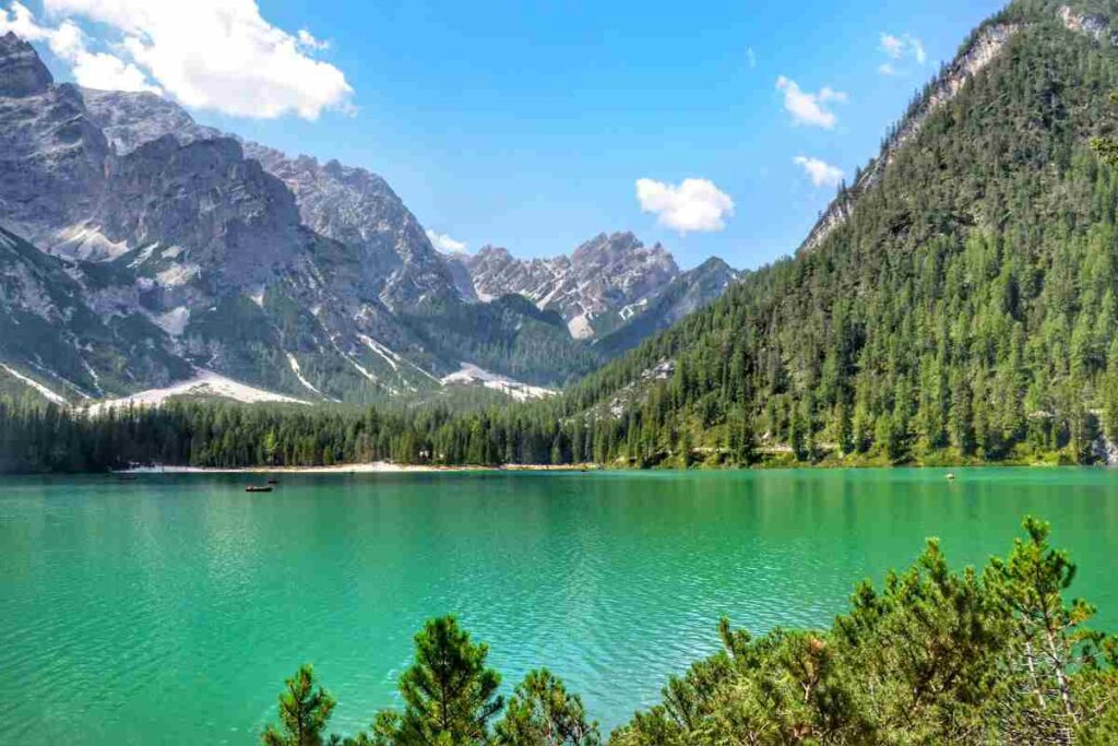 il lago smeraldo: uno dei luoghi più affascinanti al mondo