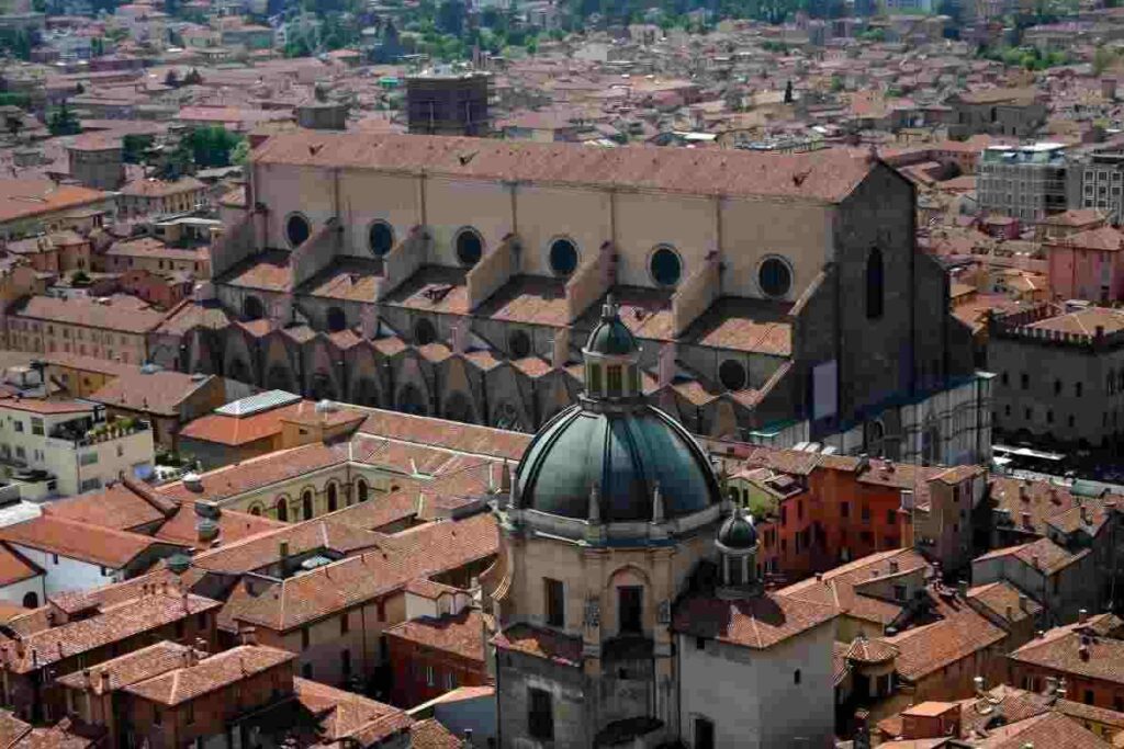 È una basilica italiana famosissima ma è incompiuta, i dettagli