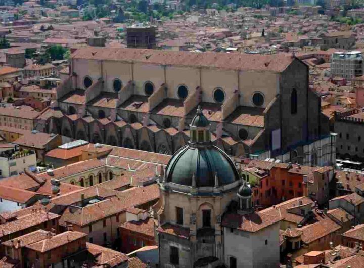 È una basilica italiana famosissima ma è incompiuta, i dettagli