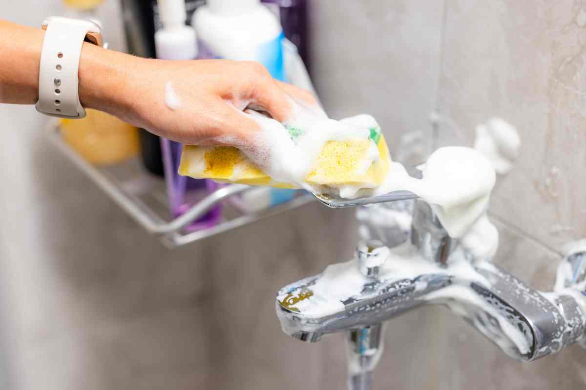 Calcare ostinato sui rubinetti? Ecco come rimuoverlo in pochi minuti, tutti i dettagli