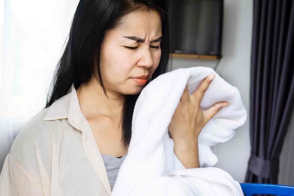 Odore di sudore sui capi appena lavati: ecco cosa usare