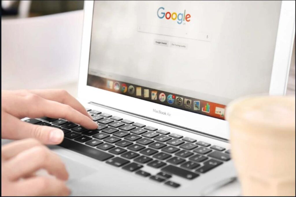 Google Gemini, fai attenzione: legge le chat di Whatsapp, tutti i dettagli