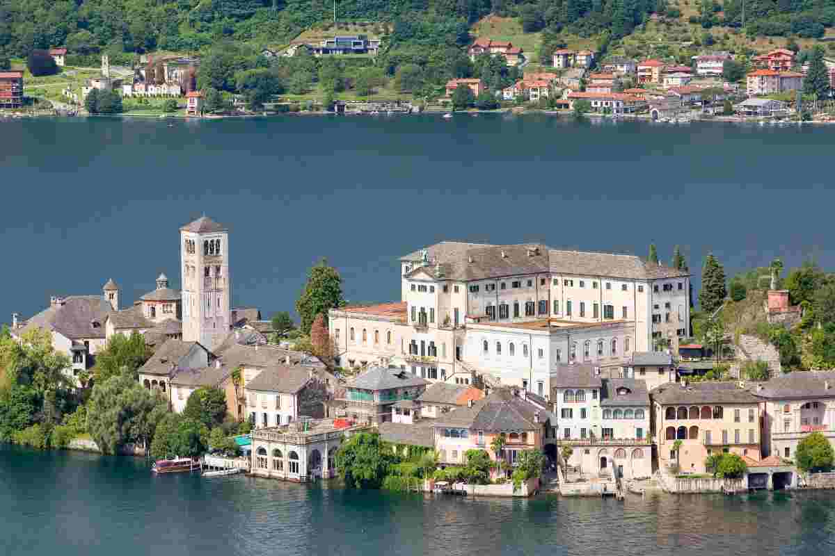lago più bello in autunno