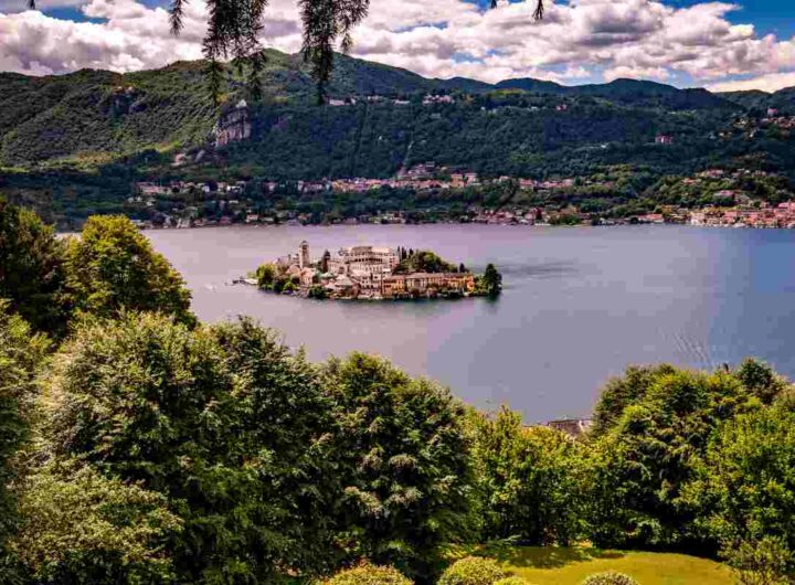 lago più bello in autunno