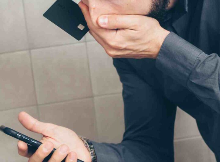 Se vedi questa icona sul telefono fermati subito: significa che stanno prelevando soldi, tutti i dettagli