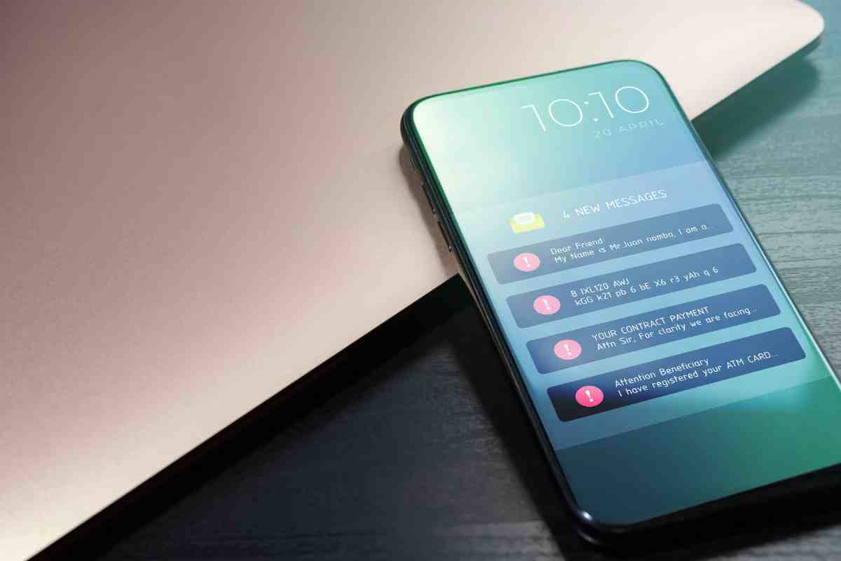 Se vedi questa icona sul telefono fermati subito: significa che stanno prelevando soldi